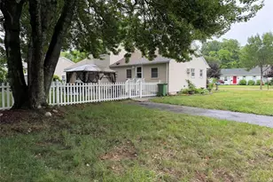 208 Lawrence Dr, Paramus, NJ 07652 - Photo 21