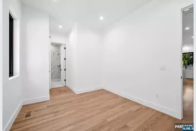 408 Terhune Avenue, Paramus, NJ 07652 - Photo 27