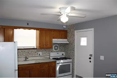 208 Bergen Boulevard 3 #3, Fairview, NJ 07022 - Photo 7