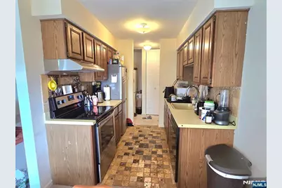 560 North Avenue I #I, Fort Lee, NJ 07024 - Photo 9