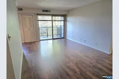 560 North Avenue I #I, Fort Lee, NJ 07024 - Photo 3