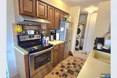 560 North Avenue I #I, Fort Lee, NJ 07024 - Photo 11