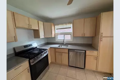 1038 Kingsland Lane, Fort Lee, NJ 07024 - Photo 7
