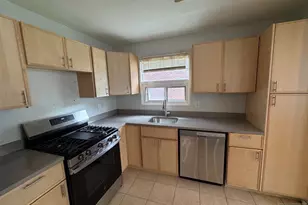 1038 Kingsland Ln, Fort Lee, NJ 07024 - Photo 7
