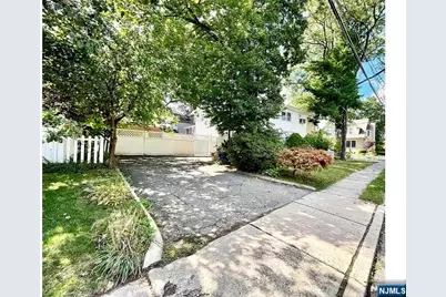 1038 Kingsland Lane, Fort Lee, NJ 07024 - Photo 33