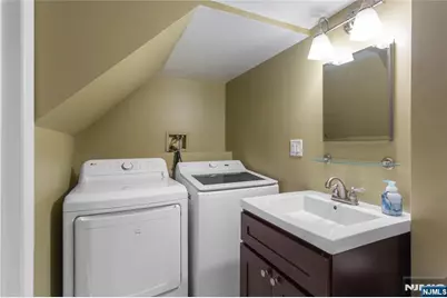 512 Lyster Avenue, Saddle Brook Township, NJ 07663 - Photo 35