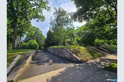 220 Manor Road, Ridgewood, NJ 07450 - Photo 3
