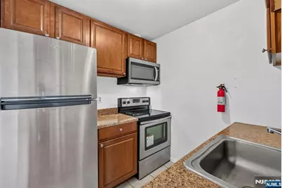 224B Washington Avenue, Fort Lee, NJ 07024 - Photo 9