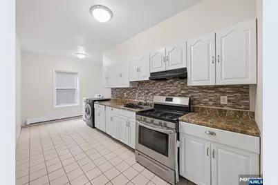 1-2 Hilliard Avenue 1 #1, Edgewater, NJ 07020 - Photo 3
