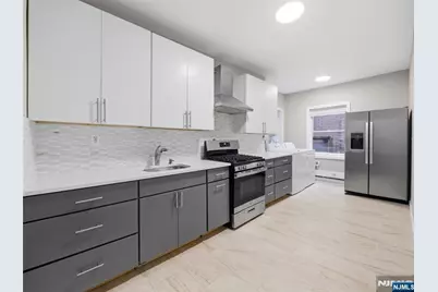 1-2 Hilliard Avenue 2 #2, Edgewater, NJ 07020 - Photo 3