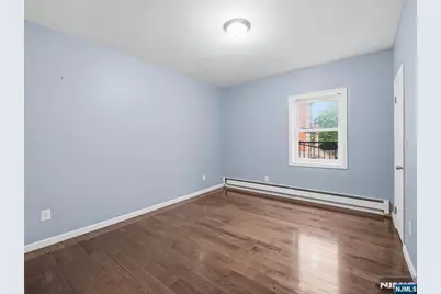 1-2 Hilliard Avenue 2 #2, Edgewater, NJ 07020 - Photo 11
