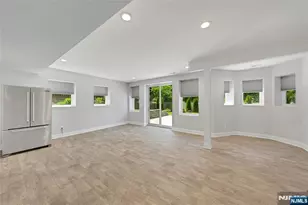 697 Terrace Dr, Paramus, NJ 07652 - Photo 23