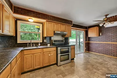 16 Essex Road, Sussex, NJ 07461 - Photo 11