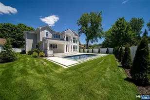 92 Oliver Rd, Paramus, NJ 07652 - Photo 3