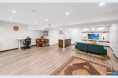 247 Glenwood Avenue, Leonia, NJ 07605 - Photo 27