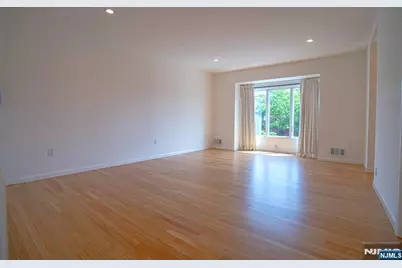 41 Sullivan Drive 4 #4, West Orange Township, NJ 07052 - Photo 15