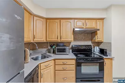 546 Windsor Drive, Palisades Park, NJ 07650 - Photo 7
