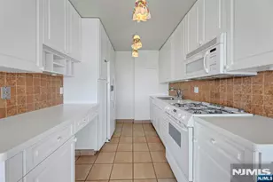 4 Horizon 1022, Fort Lee, NJ 07024 - Photo 31