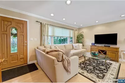 480 Baxter Avenue, Wyckoff Township, NJ 07481 - Photo 3