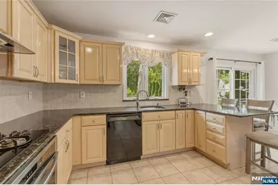 290 McHenry Drive, Paramus, NJ 07652 - Photo 17