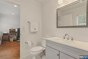290 McHenry Dr, Paramus, NJ 07652 - Photo 9