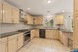 290 McHenry Dr, Paramus, NJ 07652 - Photo 13