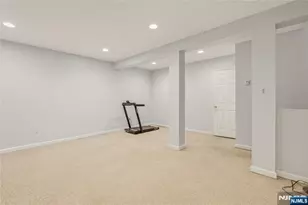 290 McHenry Dr, Paramus, NJ 07652 - Photo 25