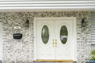 290 McHenry Dr, Paramus, NJ 07652 - Photo 3