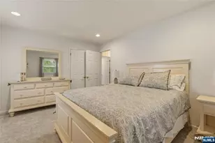 290 McHenry Dr, Paramus, NJ 07652 - Photo 23