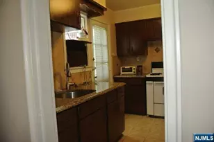 4B Elmwood Ct 4B, Elmwood Park, NJ 07407 - Photo 9
