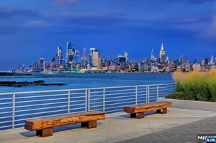 1 Shore Ln 2707, Jersey City, NJ 07310 - Photo 27