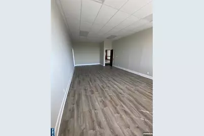 595 Broad Avenue 21 &amp; 22 #21 &amp; 22, Ridgefield, NJ 07657 - Photo 3