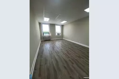 595 Broad Avenue 21 &amp; 22 #21 &amp; 22, Ridgefield, NJ 07657 - Photo 5