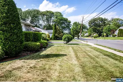 560 Boulevard, New Milford, NJ 07646 - Photo 5