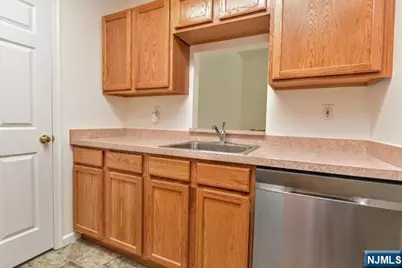 1132 Stafford Street 1132 #1132, Mahwah, NJ 07430 - Photo 11