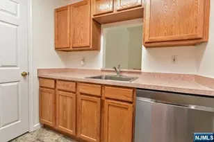 1132 Stafford Street 1132, Mahwah, NJ 07430 - Photo 11