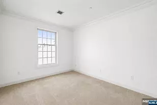 180 Edgewater Rd, Cliffside Park, NJ 07010 - Photo 9