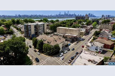 180 Edgewater Road, Cliffside Park, NJ 07010 - Photo 15
