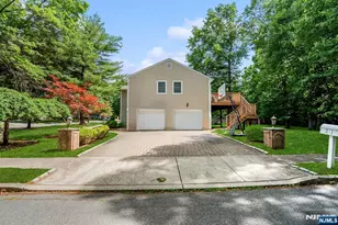 21 Kennedy Cir, Closter, NJ 07624 - Photo 3