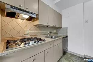 2 Horizon Rd, Fort Lee, NJ 07024 - Photo 31