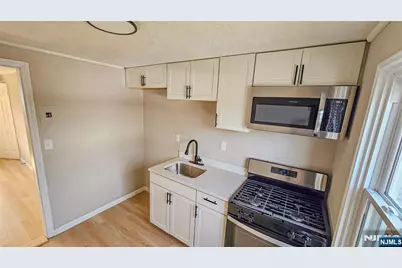 64 Hastings B #B, Rutherford, NJ 07070 - Photo 13