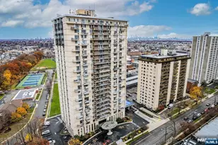 160 Overlook Ave 12E2, Hackensack, NJ 07601 - Photo 1