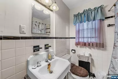 385 McKinley Street, Fairview, NJ 07022 - Photo 13