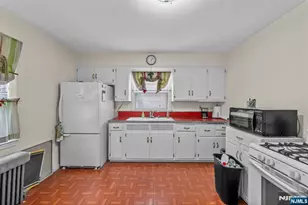 385 McKinley St, Fairview, NJ 07022 - Photo 7