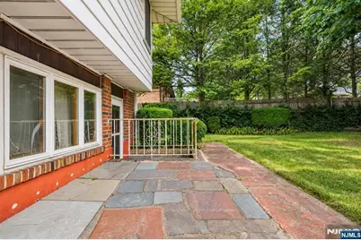 545 Summit Street, Englewood Cliffs, NJ 07632 - Photo 21