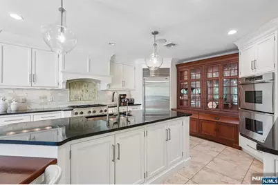 650 Fairview Place, Wyckoff Township, NJ 07481 - Photo 11