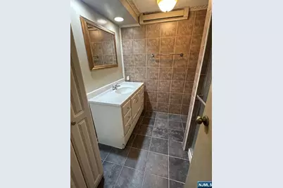 468 Liberty Street 201 #201, Little Ferry, NJ 07643 - Photo 17