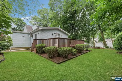 195 Bergen Avenue, New Milford, NJ 07646 - Photo 29