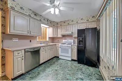195 Bergen Avenue, New Milford, NJ 07646 - Photo 7