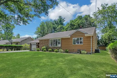 86 Willowbrook Court, Paramus, NJ 07652 - Photo 3